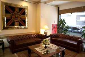 Ο χώρος του lounge ή του μπαρ στο Hotel Gran Corona