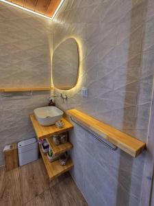 a bathroom with a sink and a mirror at Vista Mare in Kámpos