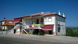 a building on the side of a street at Alojamiento CR Cuatro Caminos in San Pablo de los Montes