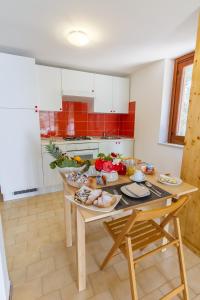 Kuchyňa alebo kuchynka v ubytovaní Casale la Macina Residence Scopello