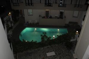 Бассейн в El Greco Apartments или поблизости