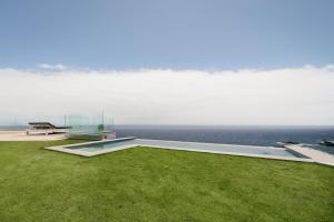 szklany dom z widokiem na ocean w obiekcie V&C Luxury Village w mieście Breña Baja