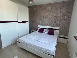 Ένα ή περισσότερα κρεβάτια σε δωμάτιο στο VD Apartament