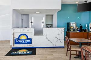Ο χώρος του λόμπι ή της ρεσεψιόν στο Days Inn by Wyndham Salina South