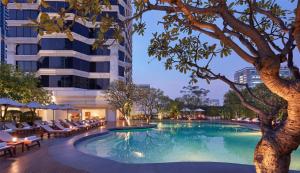 Der Swimmingpool an oder in der Nähe von Grand Hyatt Erawan Bangkok