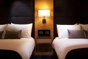 Voodi või voodid majutusasutuse Ramada Plaza by Wyndham Prince George toas