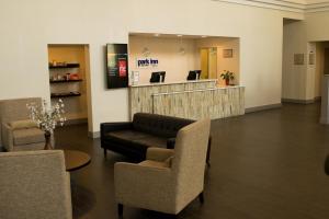 Ο χώρος του λόμπι ή της ρεσεψιόν στο Ramada by Wyndham Indiana +32 φωτογραφίες