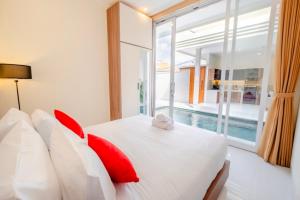 Ένα ή περισσότερα κρεβάτια σε δωμάτιο στο Kamandari Villa - Seminyak