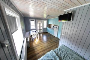a small kitchen with blue walls and wooden floors at Hodina - Holiday house Rentals in Baia Mare