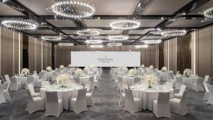 Zona business o sala conferenze di InterContinental Hotels Zhengzhou Zhengdong