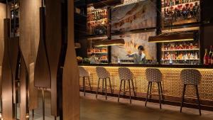Salone o bar di InterContinental Hotels Zhengzhou Zhengdong