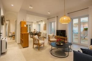 Η κουζίνα ή μικρή κουζίνα στο Villa Thea Mare Levantes by PosarelliVillas