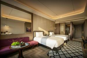 Postel nebo postele na pokoji v ubytování Xiamen Lujiang Harbourview Hotel