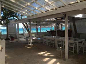Reštaurácia alebo iné gastronomické zariadenie v ubytovaní Hosteria del Mar