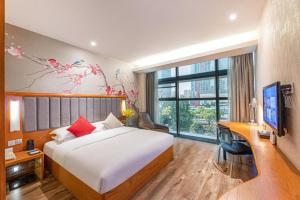 TV a/nebo společenská místnost v ubytování Pae Hotel Suzhou Jinjihu Industrial Park Central Business District