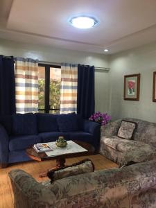 Posezení v ubytování Tagaytay Rest House