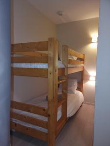 Postel nebo postele na pokoji v ubytování Le Nivelet - Duplex aux pieds des pistes toute l'année