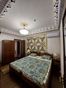 Кровать или кровати в номере Hotel Gulnaraxanum Boutique This hotel is nearby the center of the old city Every room decorated in the unique style