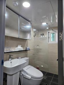 Koupelna v ubytování Meomureuda 2호선 서울대입구역 최대6인,샤로수길,홍대,강남,잠실 30분