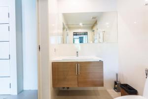 Salle de bains dans l'établissement Apartments at The Bliss Condo by Lofty