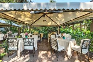 Κήπος έξω από το Hotel Montecito