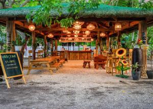 Εστιατόριο ή άλλο μέρος για φαγητό στο Flake Beach Resort +3 φωτογραφίες