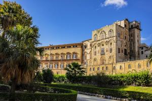 Vonkajšia záhrada v ubytovaní Maqueda Apartament for 4 Palermo Centre Ballarò