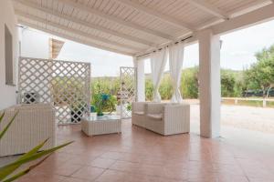 Imagen de la galería de ClickSardegna Villa Tramonto with direct access to the beach, en Sorso