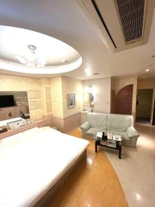 a large bedroom with a bed and a couch at Hotel An no Ie - Vacation STAY 30029v in Ikaho