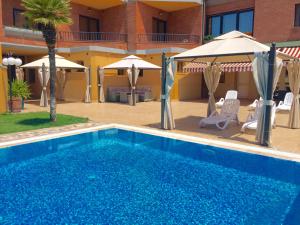 Bazén v ubytování Hotel Grillo nebo v jeho okolí