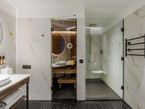 Movenpick Hotel Tallinn的一间浴室
