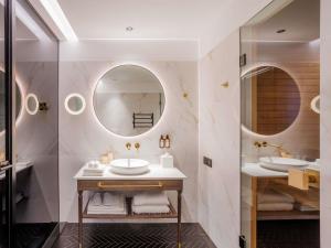 Movenpick Hotel Tallinn的一间浴室
