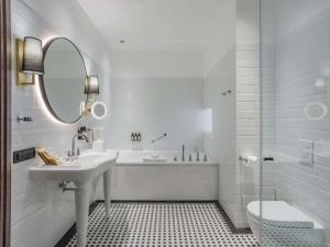 Movenpick Hotel Tallinn的一间浴室