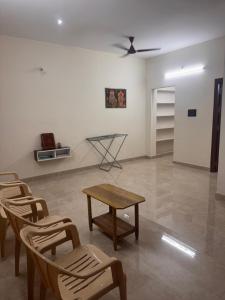 Posezení v ubytování Siva Poornima Stay Tiruvannamalai