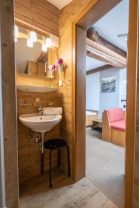 a bathroom with a sink and a bedroom at Beim Nuihausa in Reit im Winkl