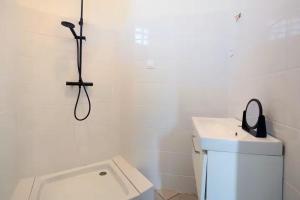 Ένα μπάνιο στο Chambre Privée dans appartement partagé CHO