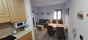 a small apartment with a kitchen and a living room at Appartamento Zofija Sappada in Sappada