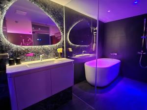 Koupelna v ubytování Goldinn Hotel