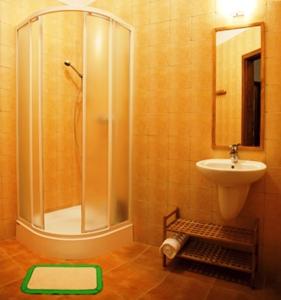 Kylpyhuone majoituspaikassa Constans