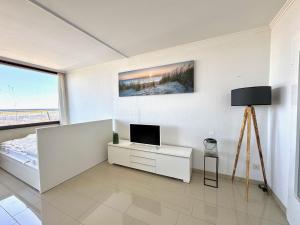 TV a/nebo společenská místnost v ubytování Ferienwohnung Oceanview Marina Wendtorf