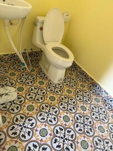 Bilik mandi di Lazy Mango Home Stay