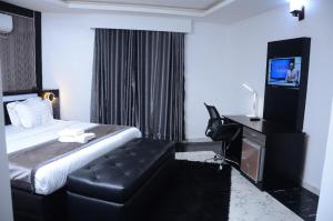 TV a/nebo společenská místnost v ubytování G-pinnacle Hotel