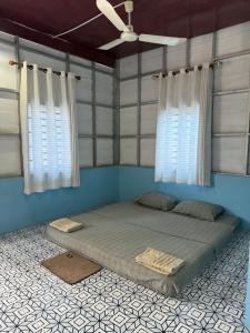 Ruang duduk di Lazy Mango Home Stay