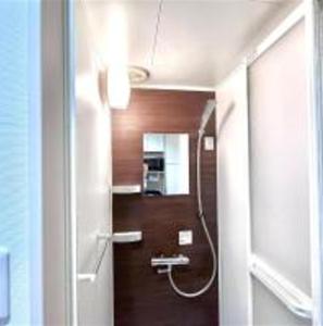 bagno con doccia in camera di Shinjuku sumika5 a Tokyo