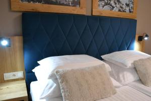 Rúm í herbergi á apartmány Špacír