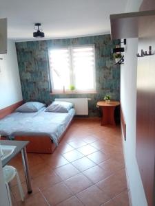Łóżko lub łóżka w pokoju w obiekcie Pokoje Emilia I Julia