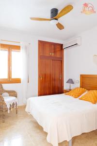 Postel nebo postele na pokoji v ubytování Casa Tulipanes - Santiago de la Ribera - San Javier