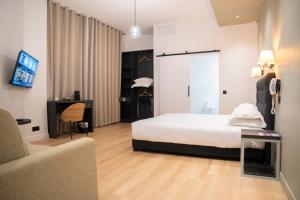a hotel room with a bed and a couch at Verlain in Paris