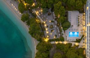 Bazén v ubytování Bluesun Hotel Maestral nebo v jeho okolí