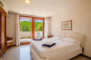 En eller flere senge i et værelse på Villa Elba Sunset + 69 billeder